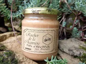 Miel de printemps aux noisettes du rucher de la Chanvière